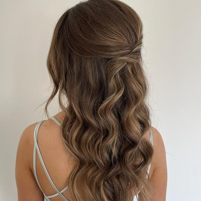 Do you need a wedding hair stylist in La Cala on the Costa del Sol? click here and make an appointment